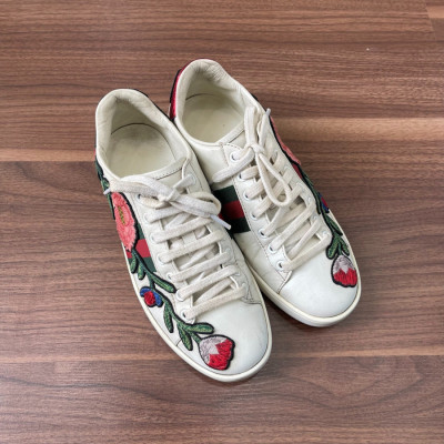 Giày sneaker Gucci hoa