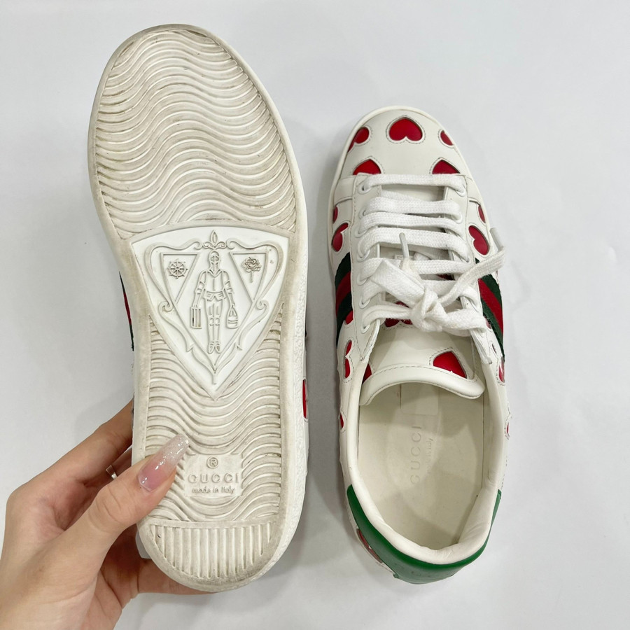 Sneaker Gucci tim xanh