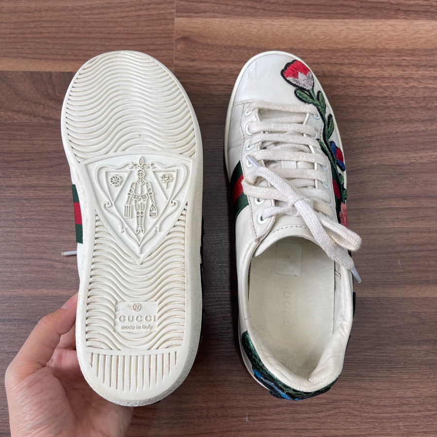 Giày sneaker Gucci hoa