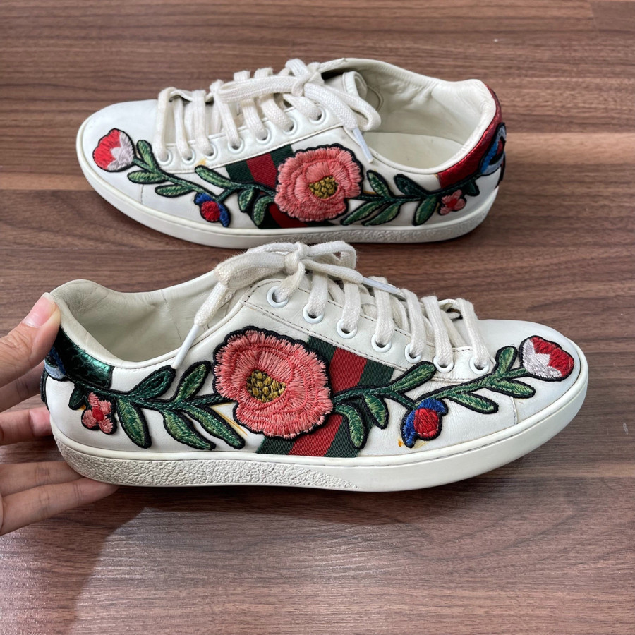 Giày sneaker Gucci hoa