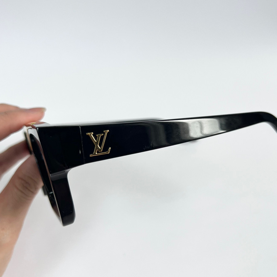 Mắt kính Louis Vuitton đen
