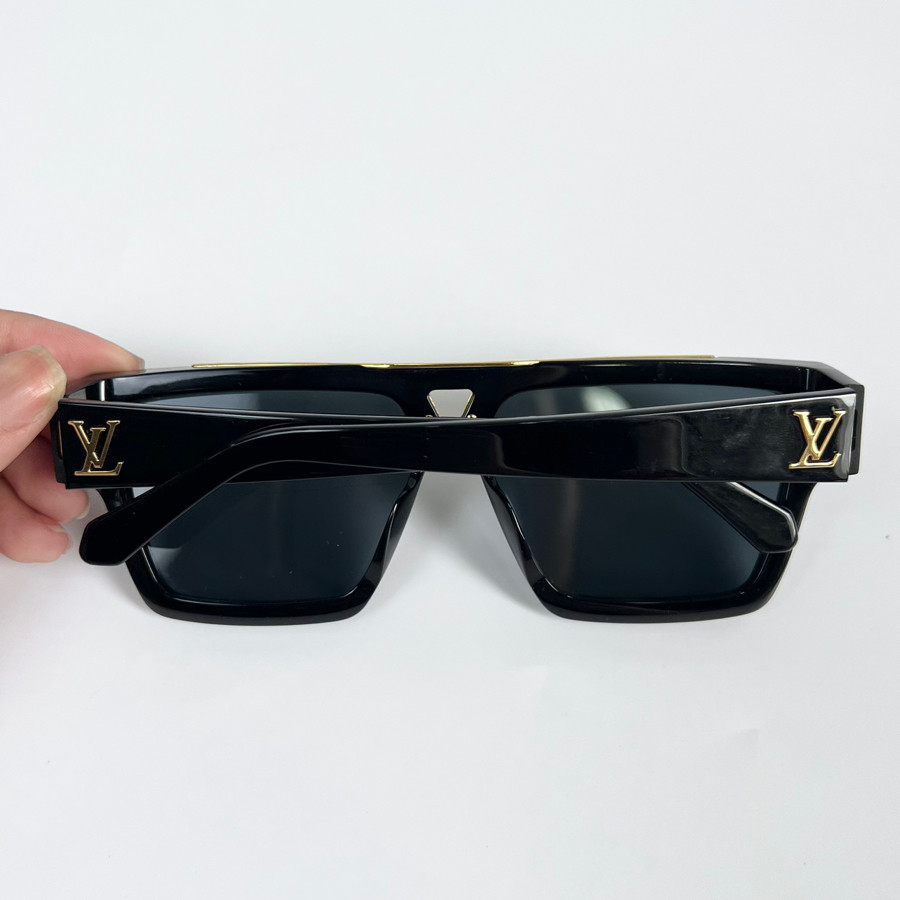 Mắt kính Louis Vuitton đen