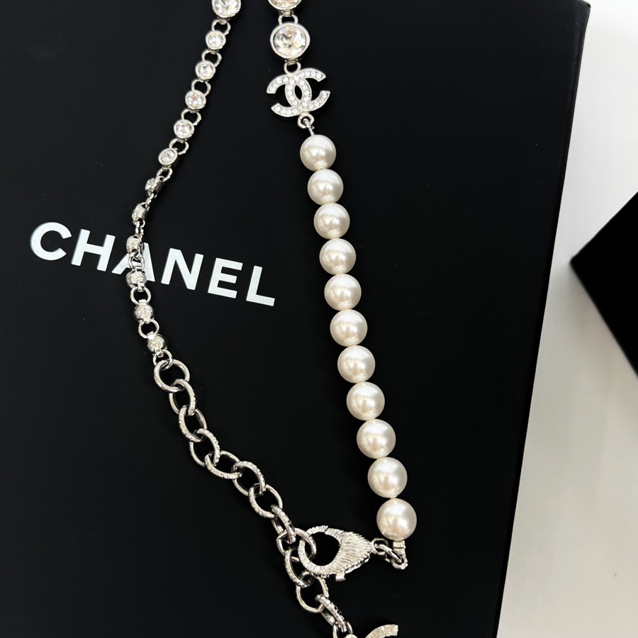 Vòng cổ Chanel