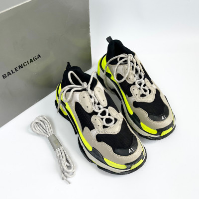 Sneaker Balenciaga triple S