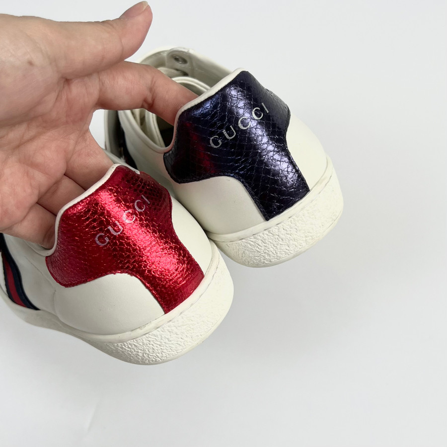 Giày sneaker Gucci môi