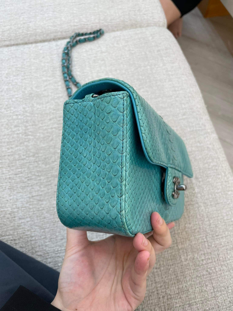 Chanel mini8 sky blue python