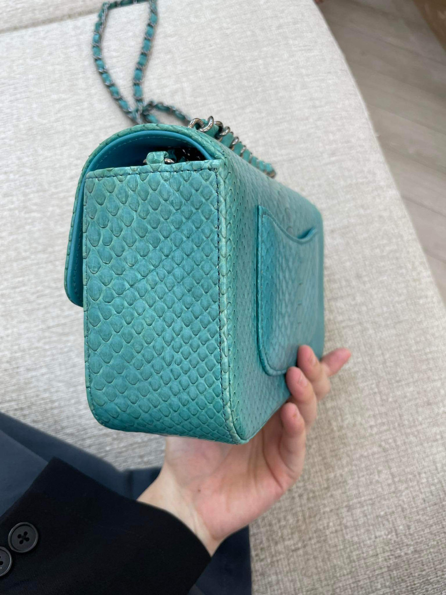 Chanel mini8 sky blue python