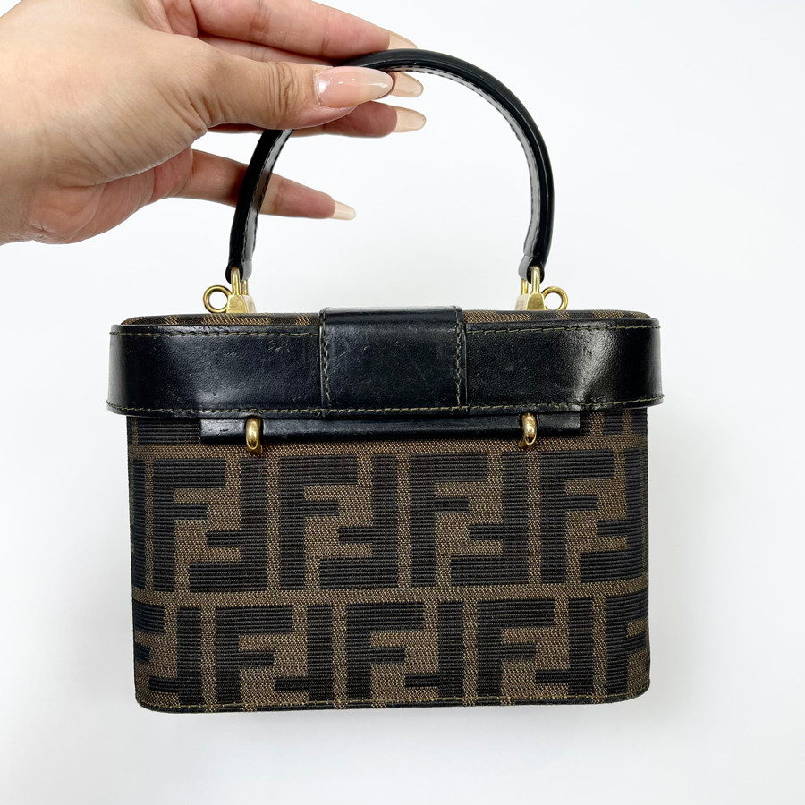 Túi vanity Fendi