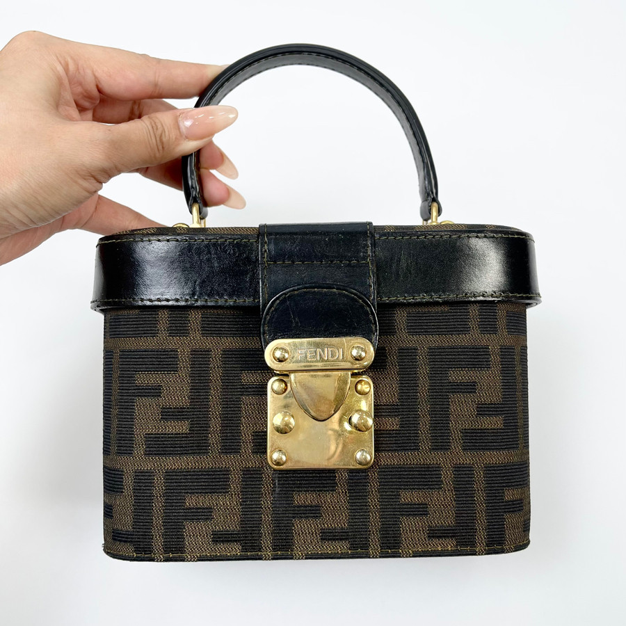 Túi vanity Fendi