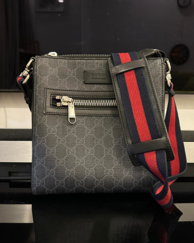 Túi Gucci black small messenger bag