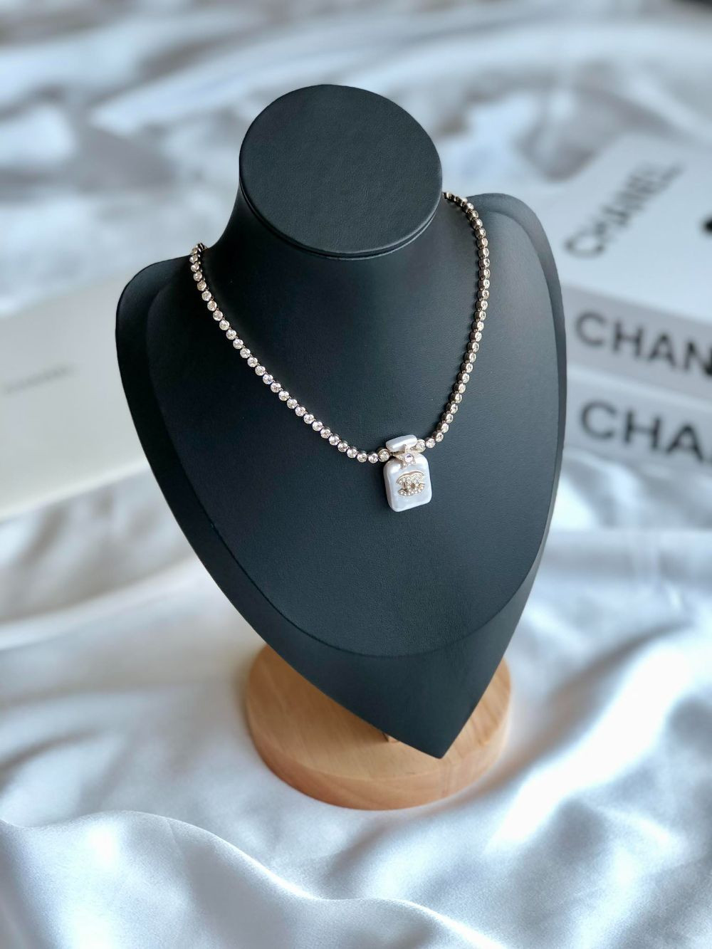 Choker Chanel logo CC full đá