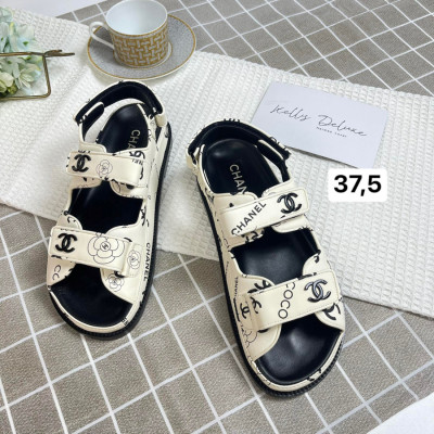 Sandal Chanel trắng