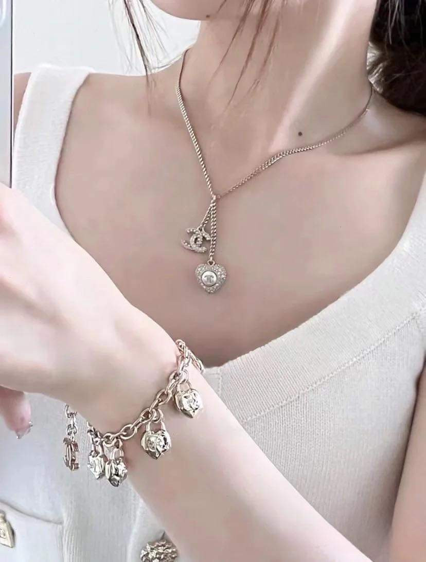 Vòng cổ Chanel trái tim siêu xinh