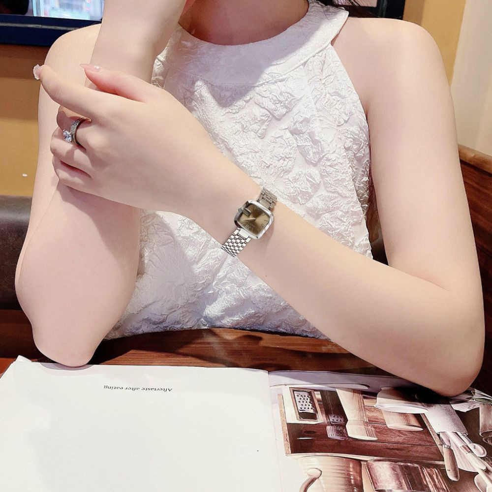 Đồng hồ Gucci G-Gucci Case 23 x 24mm