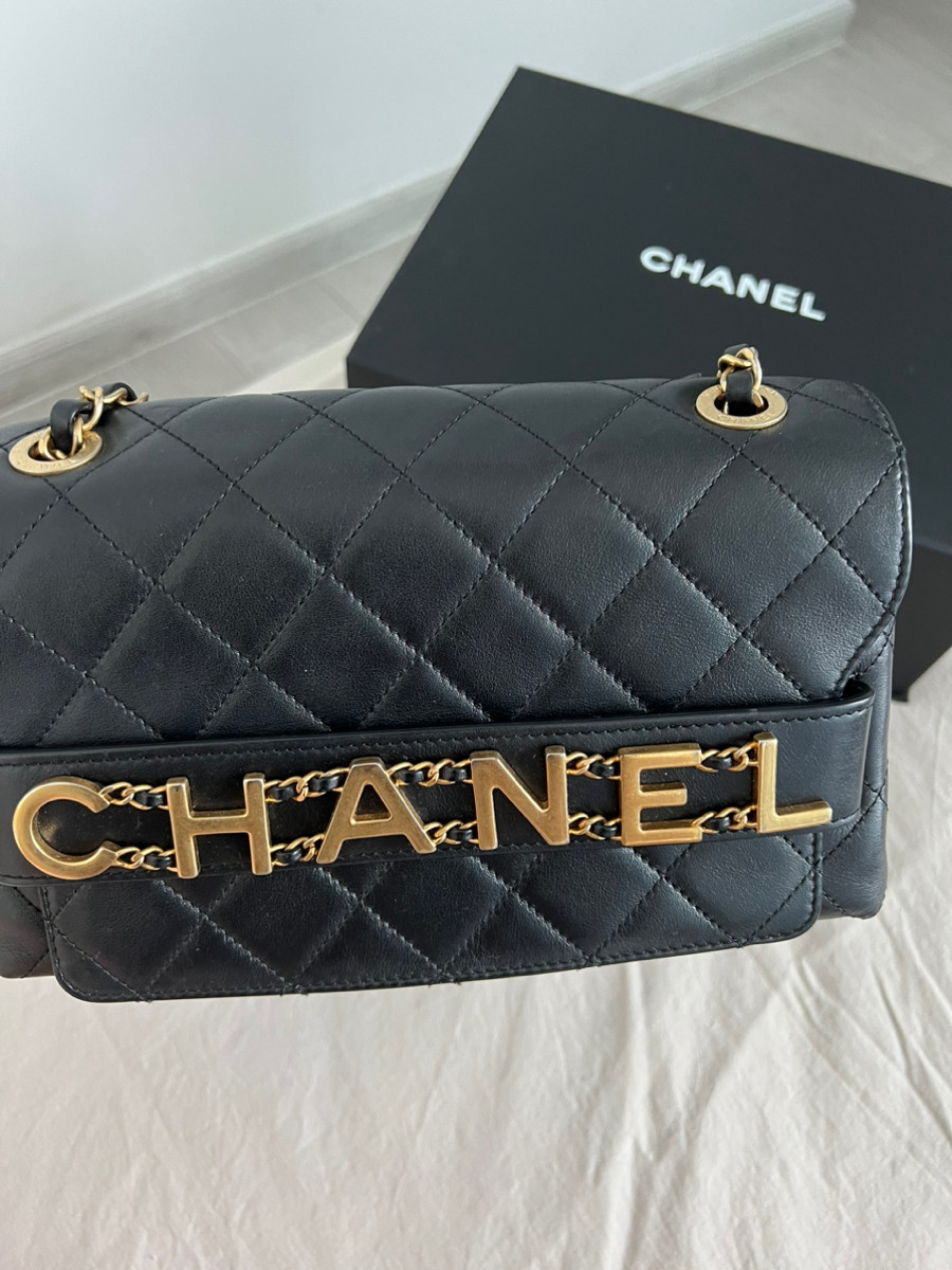 Chanel flapbag with metal