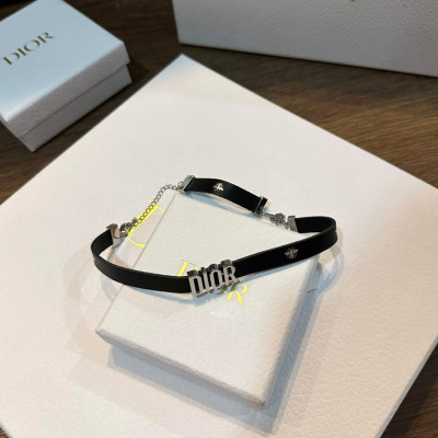 Vòng chocker dior da đen khoá bạc in hình ong kèm box