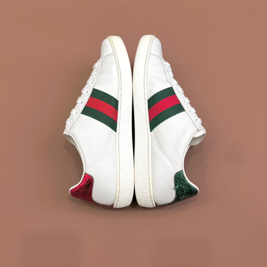 Sneaker Gucci mũi tên đá