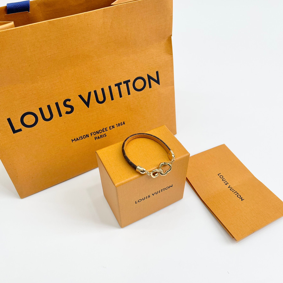 Vòng Louis Vuitton tim