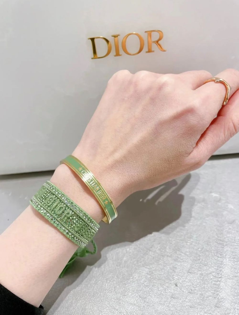 Vòng tay Dior chữ xanh size 17cm