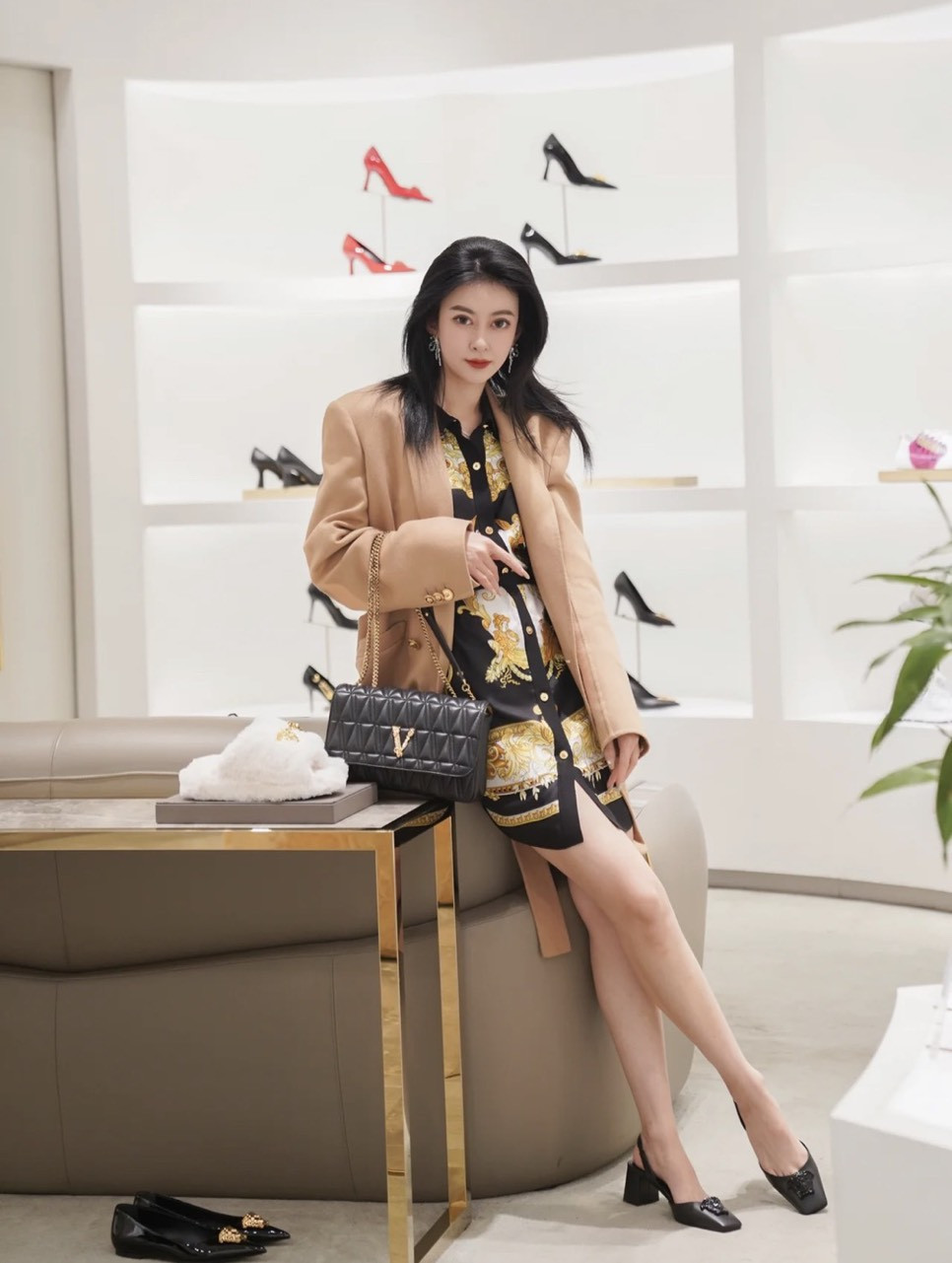 Guốc Versace đen gót vuông 7cm