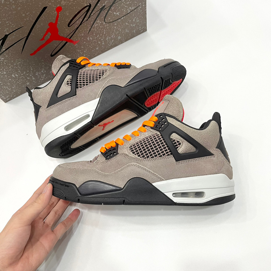 Sneaker Jordan4 taupe