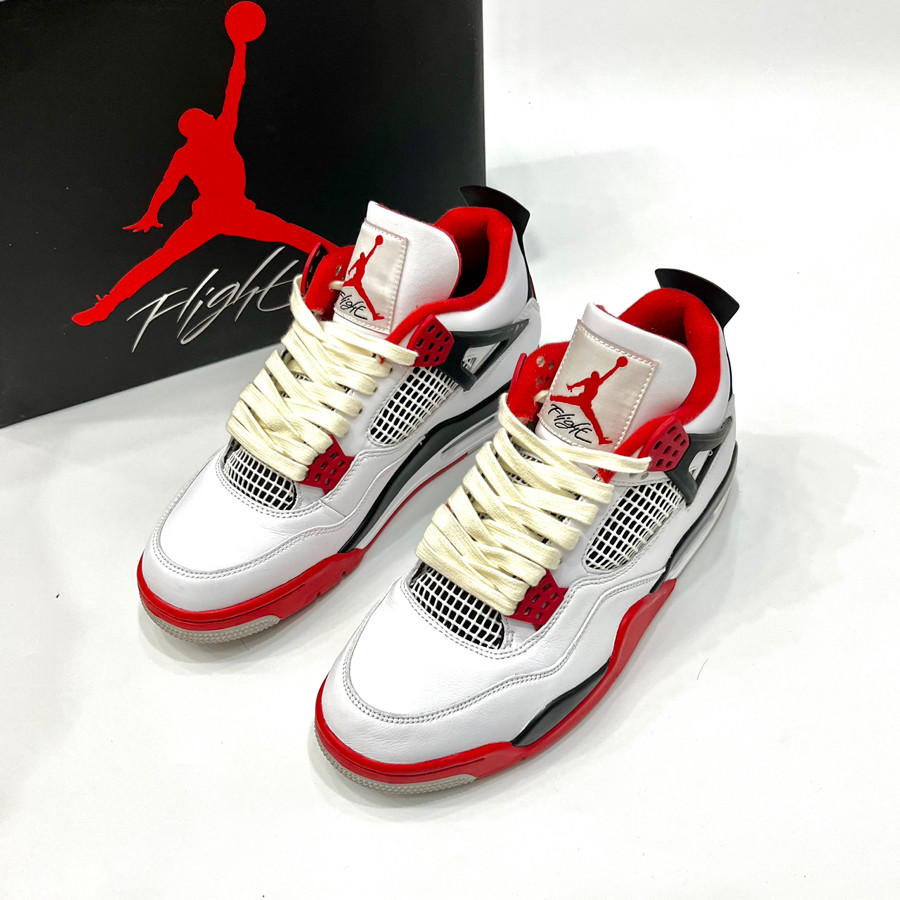 Sneaker Jordan 4 firered