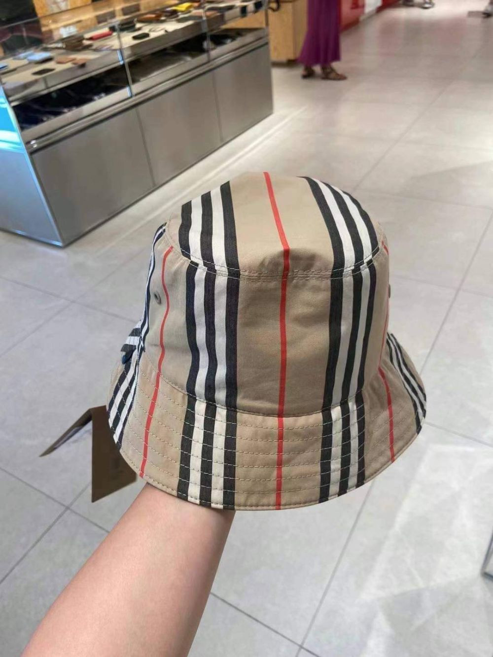 Mũ Burberry