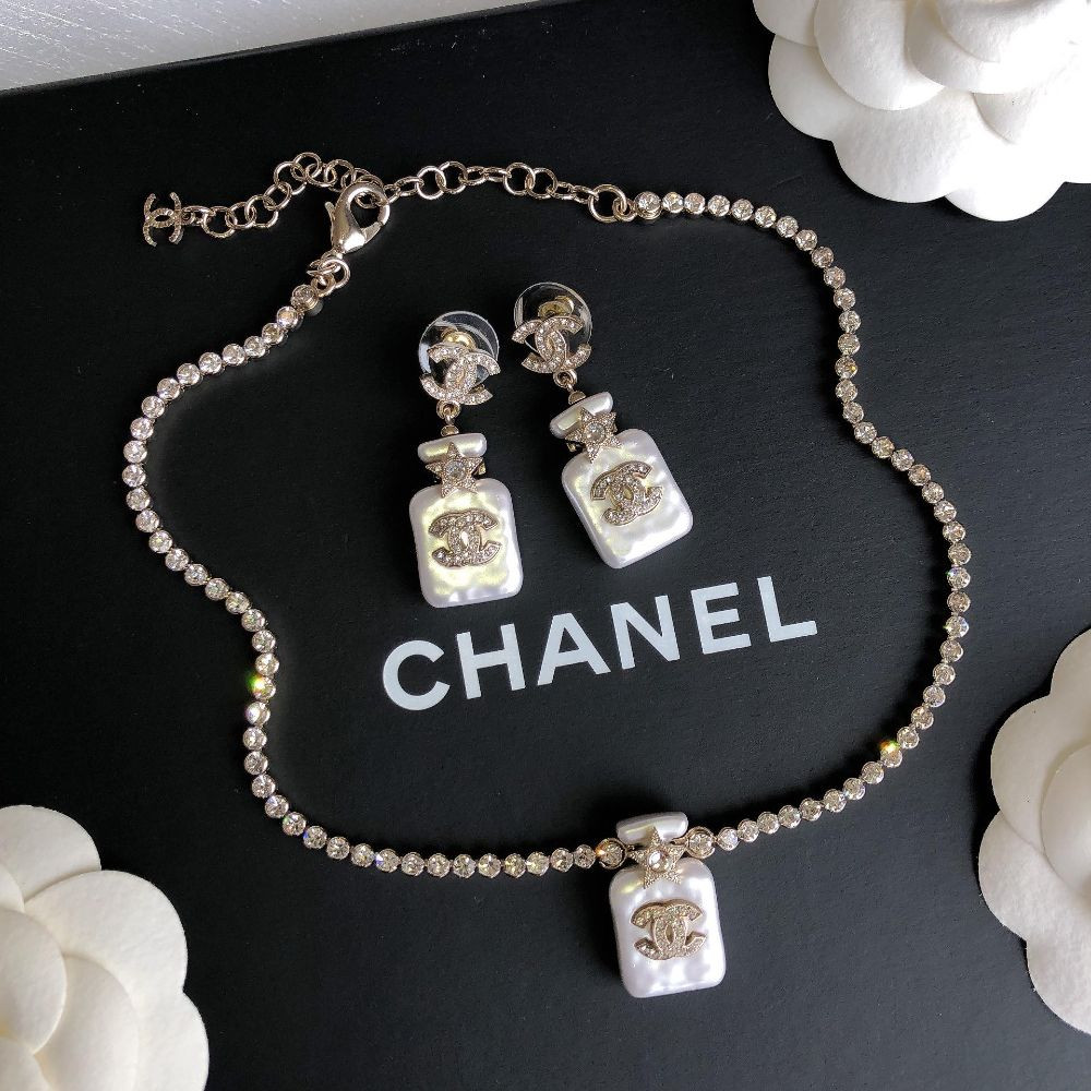 Choker Chanel new season siêu xinh