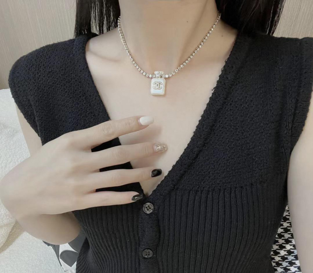 Choker Chanel new season siêu xinh