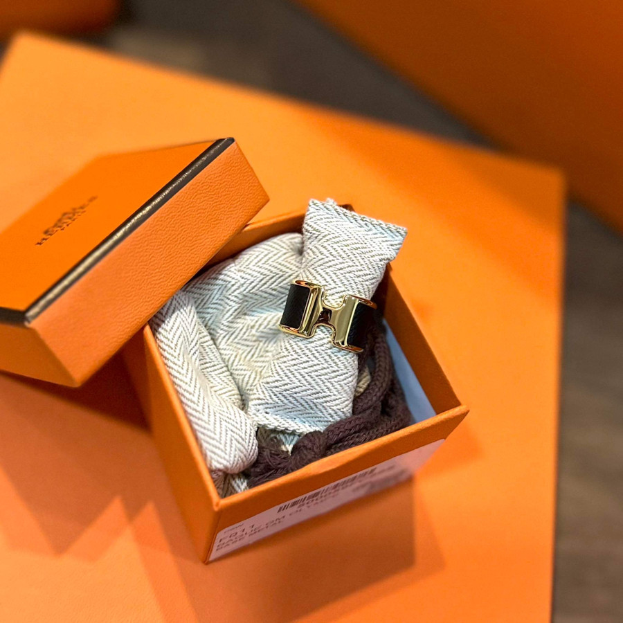 Nhẫn hermes chữ H vàng đen sz S fullbox bill