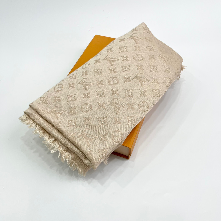 Khăn Louis Vuitton màu ecru