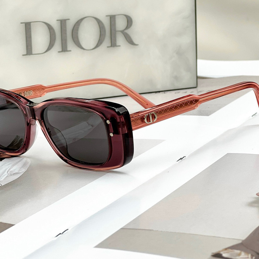 Kính râm Dior Highlight S2 new 2023 siêu nhẹ đi cùng logo gọng nổi bật ✨