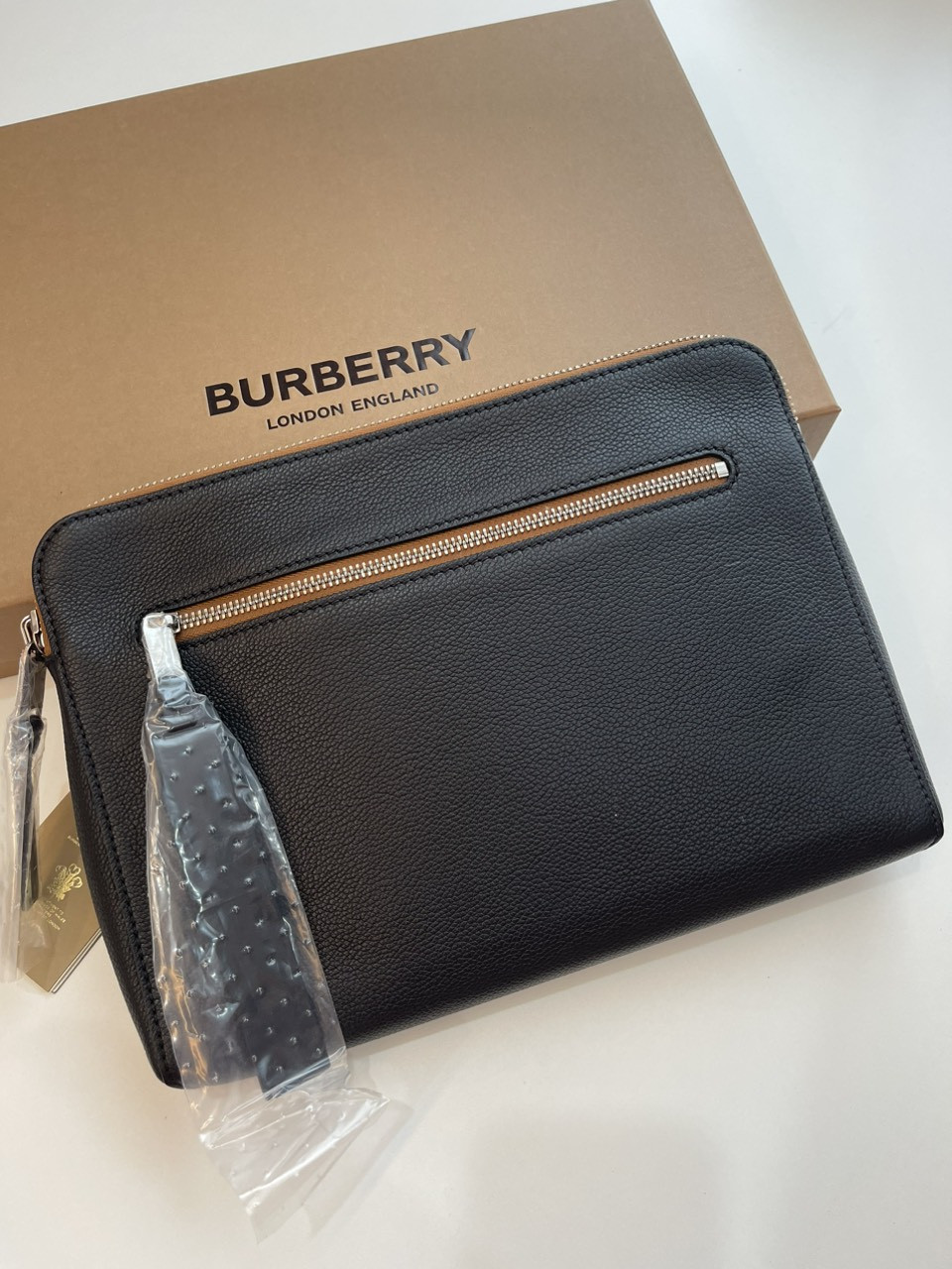 Clutch cầm tay Burberry