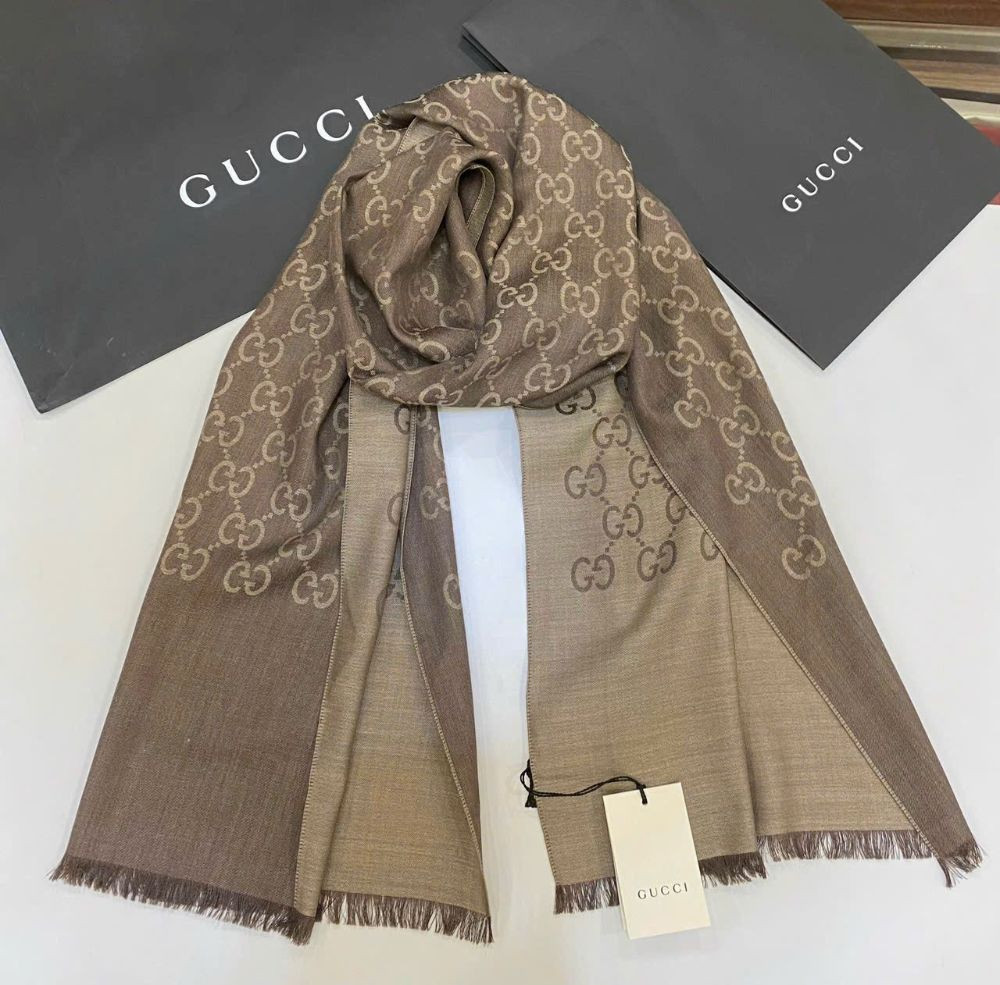 Khăn Gucci lụa nâu monogram Size 135x135cm