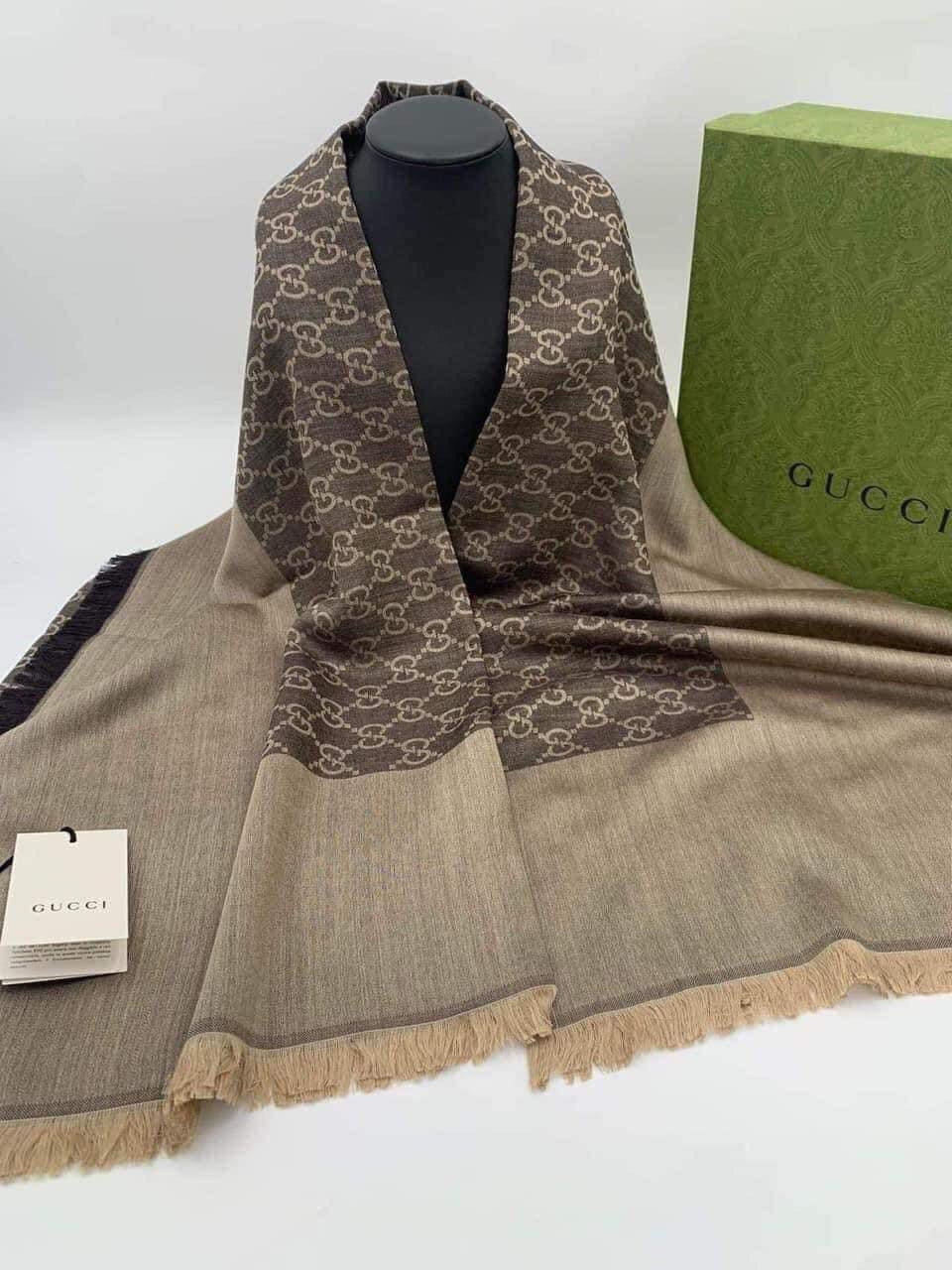 Khăn Gucci lụa nâu monogram Size 135x135cm