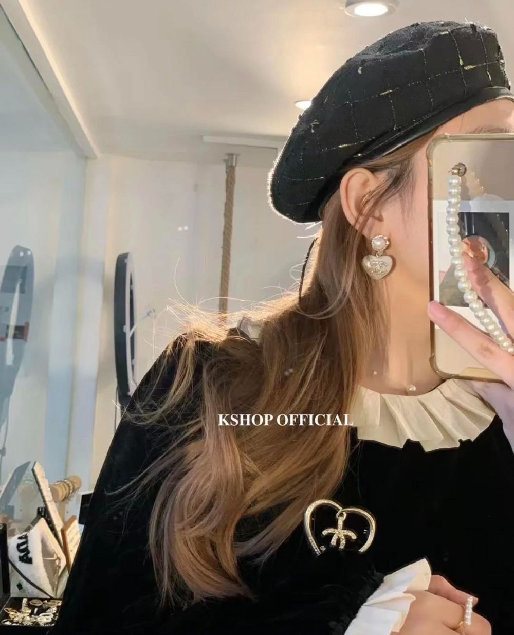 Khuyên tai Chanel trái tim ngọc trai sang chảnh