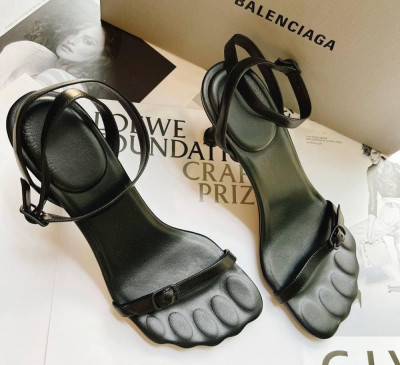 Sandal Balenciaga đen quai mảnh, gót 11cm