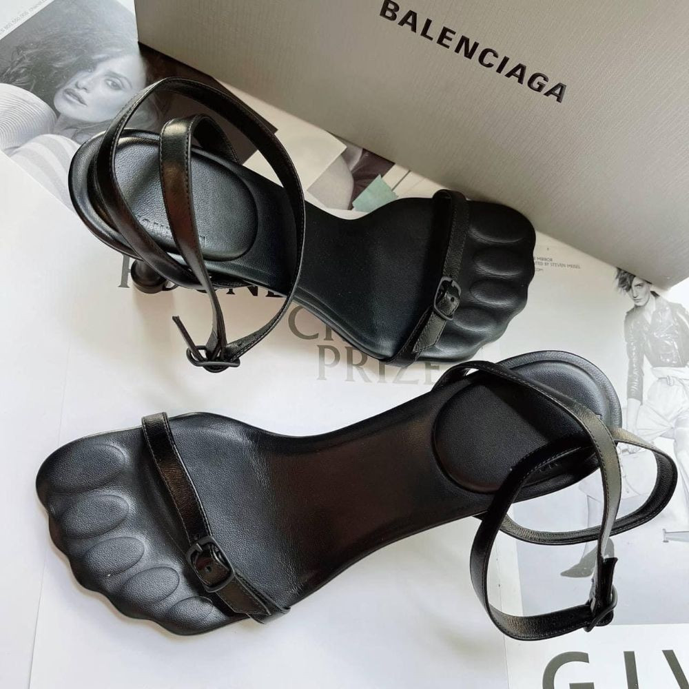 Sandal Balenciaga đen quai mảnh, gót 11cm