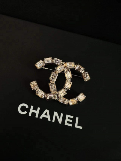 Cài áo Chanel new season siêu xinh