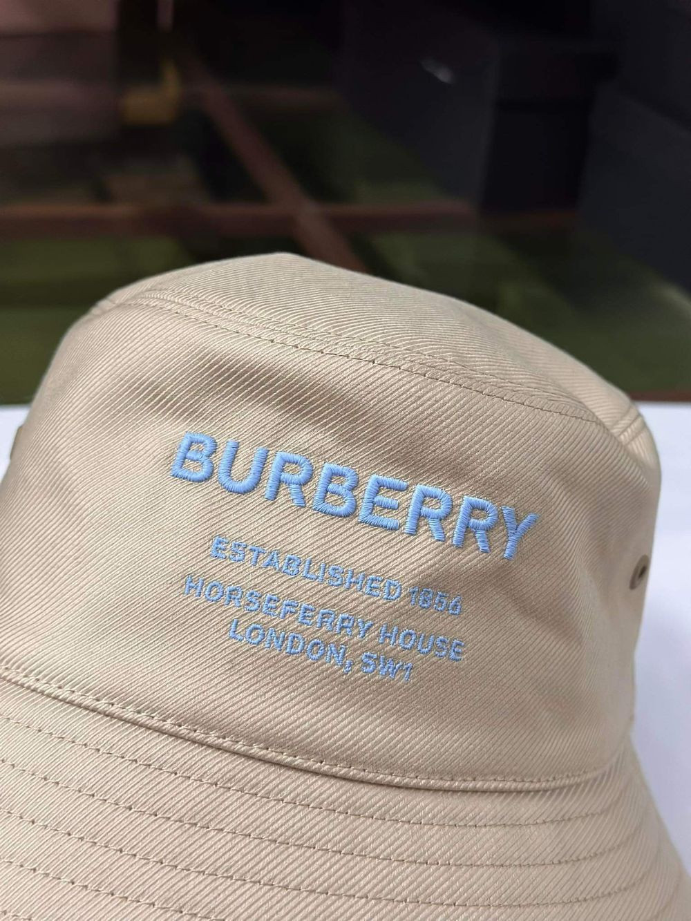 Mũ Burberry chữ thêu siêu xinh