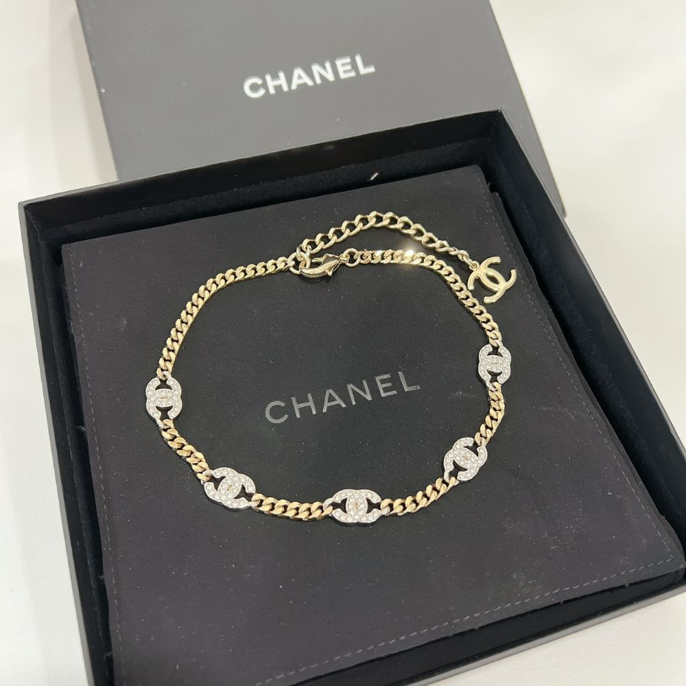 Chocker Chanel gold, logo CC đính đá