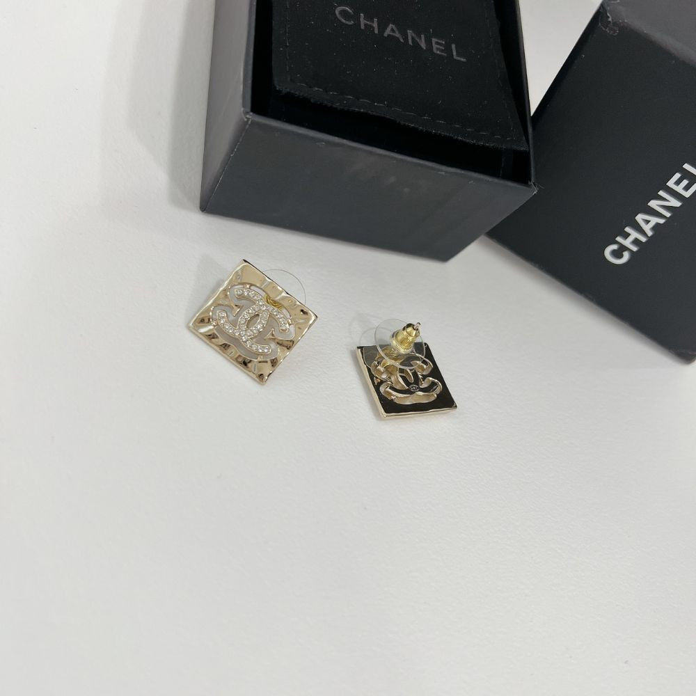 Chanel khuyên tai gold vuông
