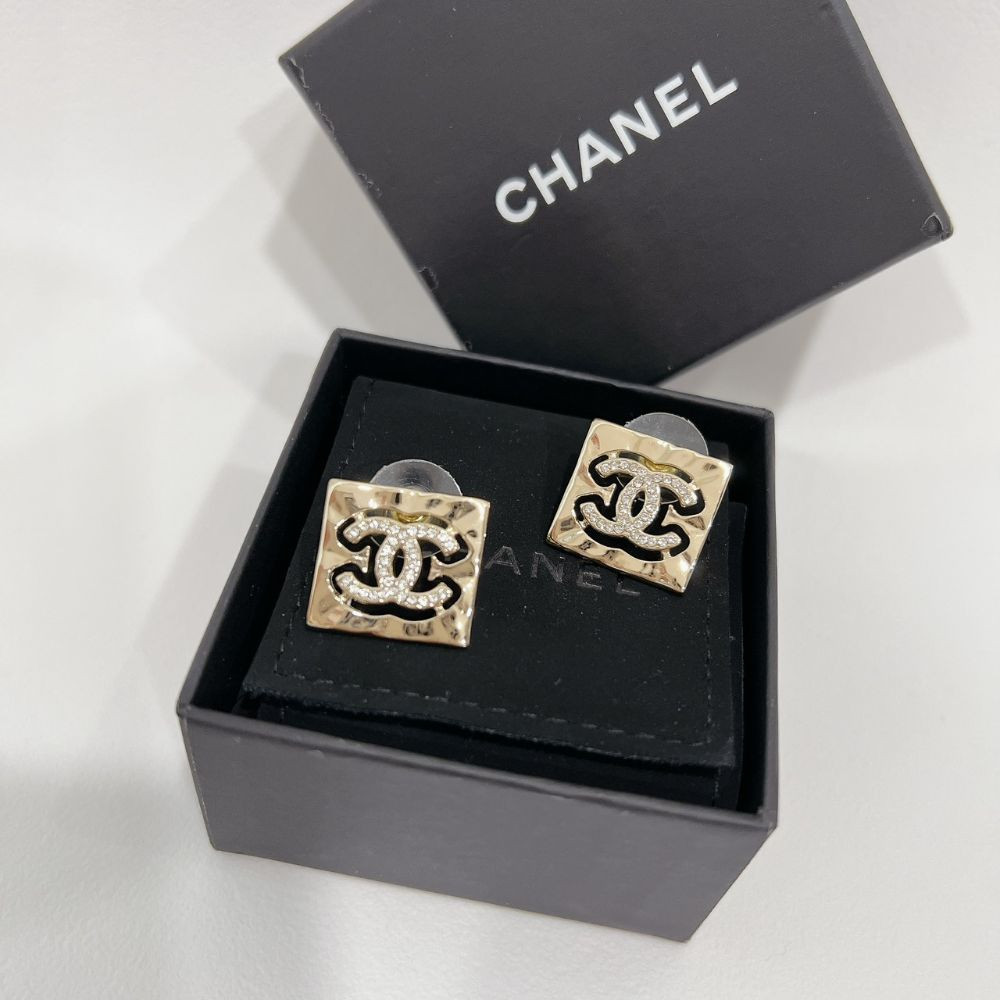 Chanel khuyên tai gold vuông