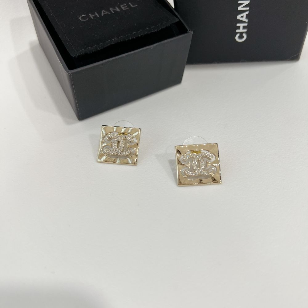 Chanel khuyên tai gold vuông