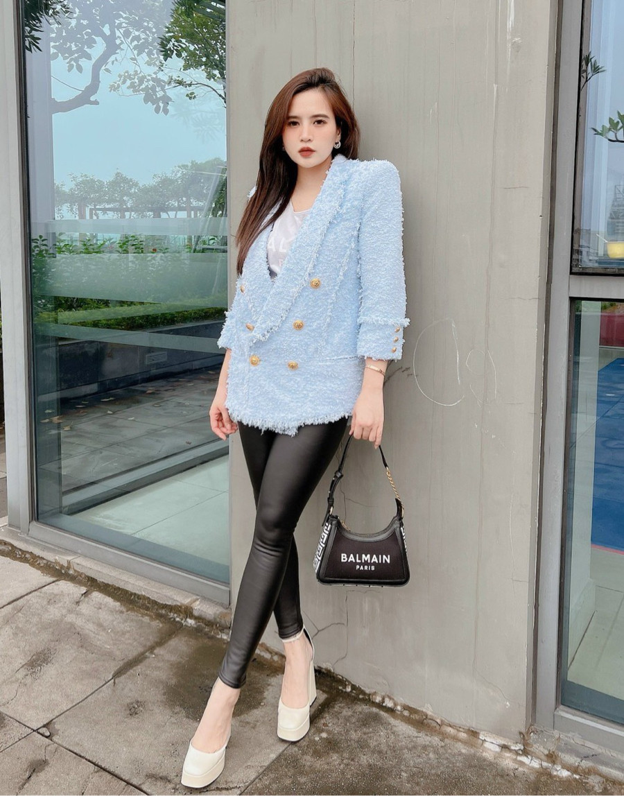 Kẹp nách Balmain sang xịn mịn ✨