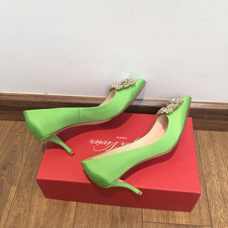 sẵn     R O GE R  VI V I E R Women's màu xanh đính đá lấp lánh  size 36 1/2 ( form to chân 37 đi được)  ...cao 6.5cm    .....kèm box + túi vải đủ  ạ  💎  tình trạng 95% new