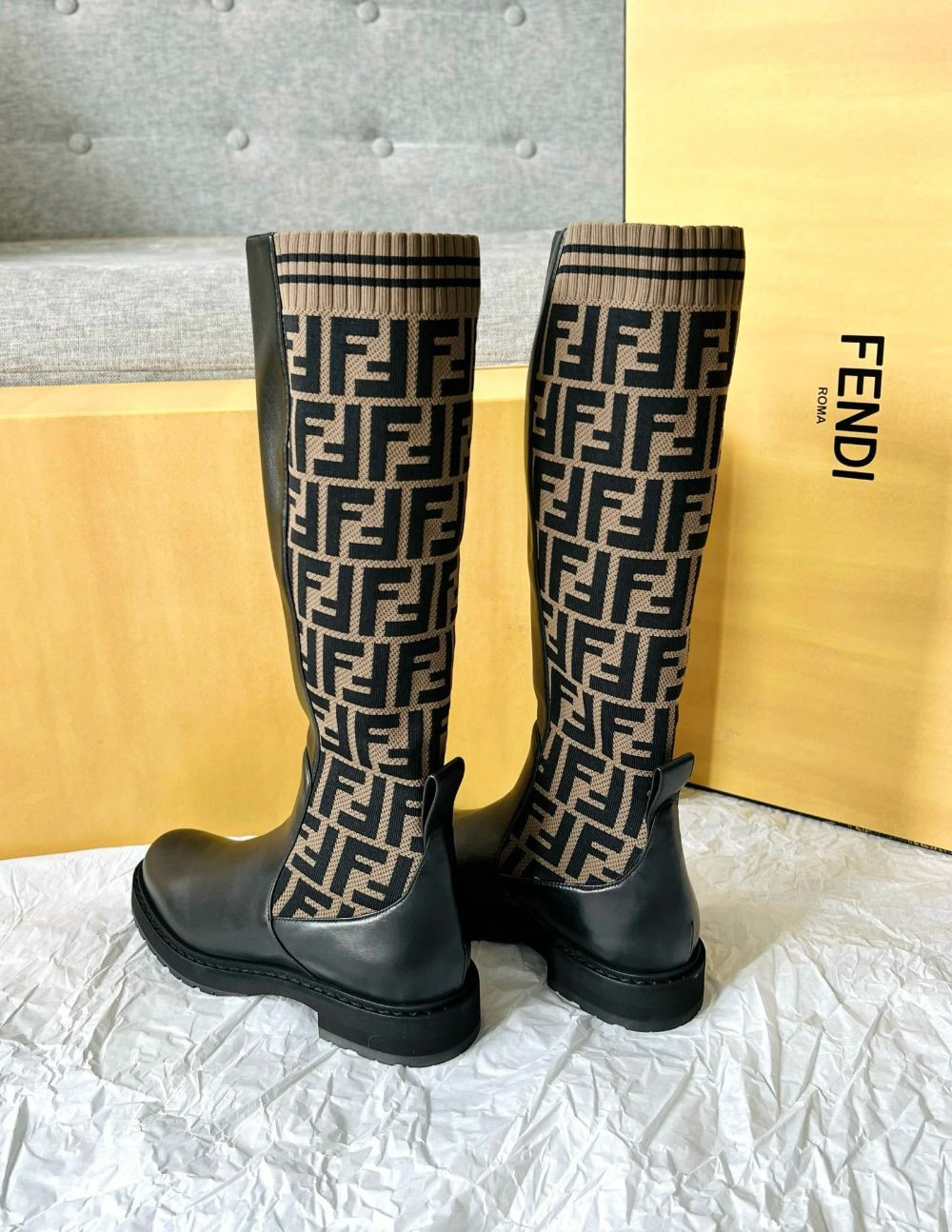 Boot Fendi cao cổ da phối vải