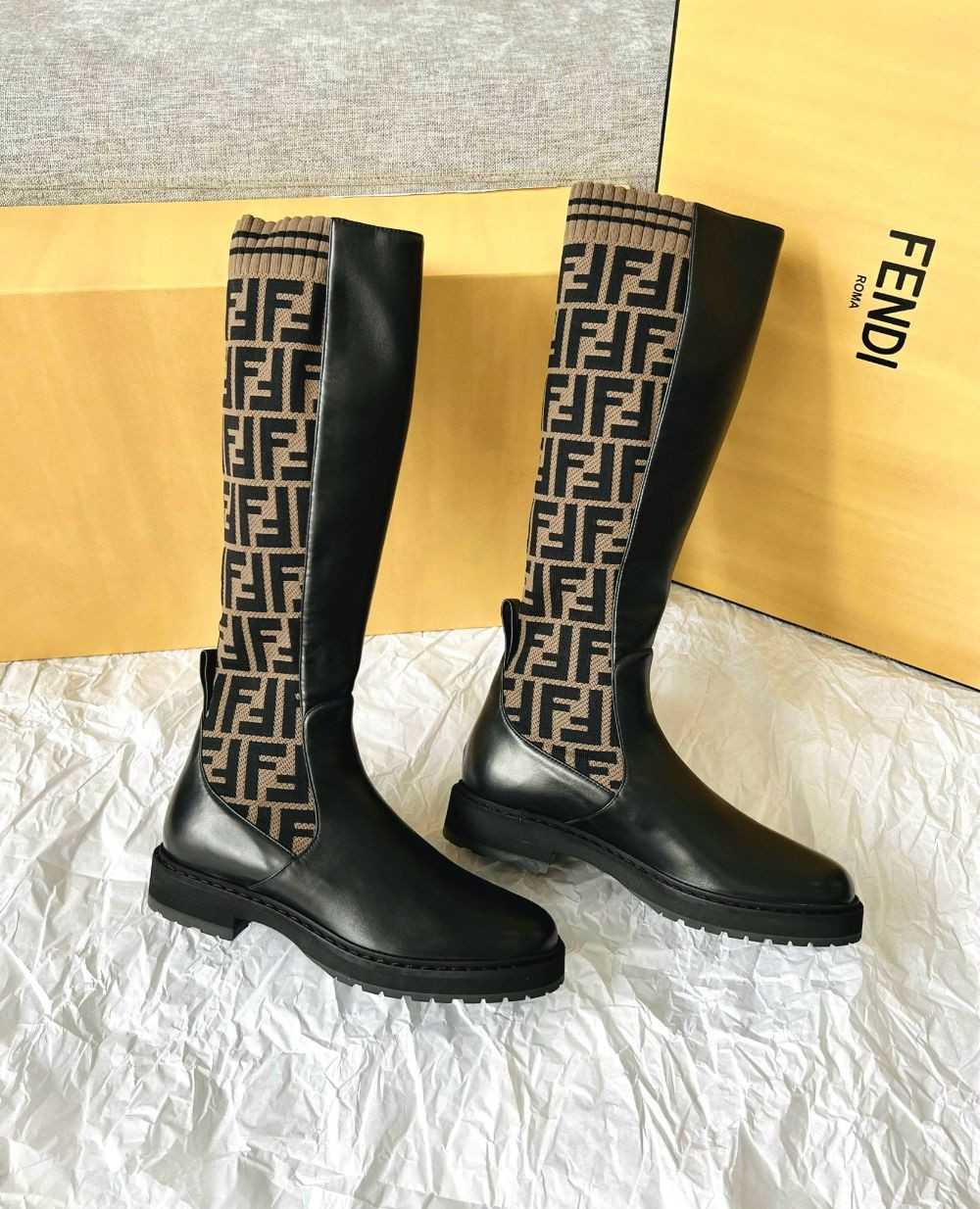 Boot Fendi cao cổ da phối vải