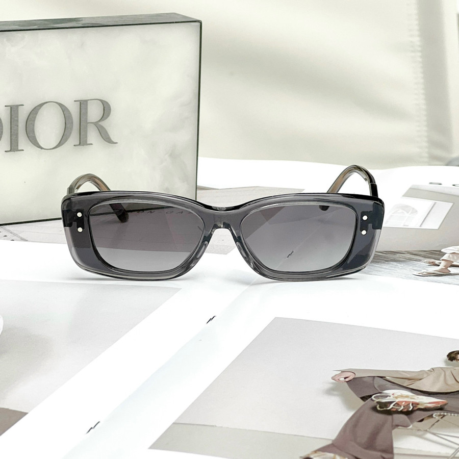 Kính râm Dior Highlight S2 new 2023 siêu nhẹ đi cùng logo gọng nổi bật  ✨