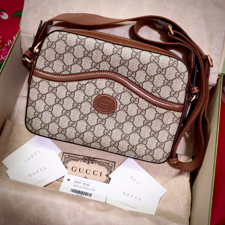 ❤️ Gucci - GG Supreme Interlocking G Messenger Bag: